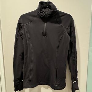 Lululemon. Half zip . Luon fabric. Running long sleeve top. Sz 6.